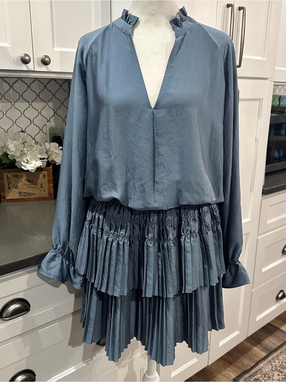 Express Blue Satin V-Neck Long Sleeve Tiered Mini Dress Women M Pleated Ruffle